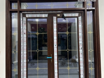 Cửa Nhôm Kính Đang 