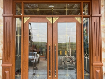 Cửa thủy lực là gì? Những ưu điểm vượt trội của cửa kính thủy lực