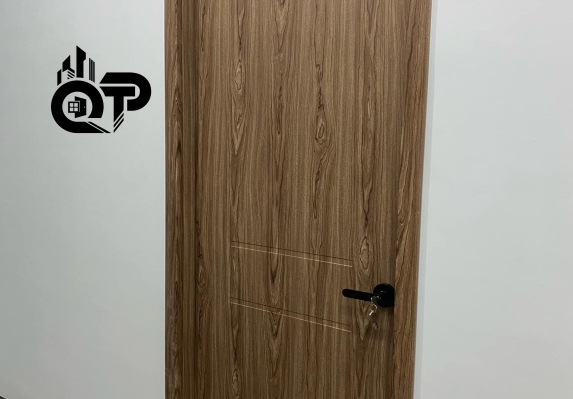 CỬA ĐƯỢC THIẾT KẾ BẰNG GỖ SANG TRỌNG