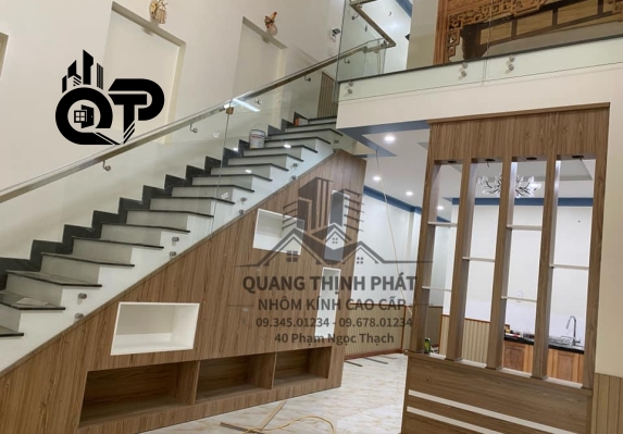 KÍNH CƯỜNG LỰC CẦU THANG