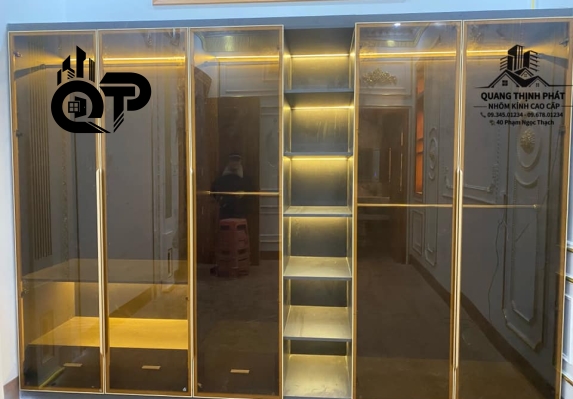 TỦ ĐỒ ĐƯỢC THIẾT BẰNG GỖ 