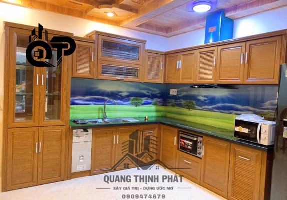 TỦ BẾP ĐƯỢC THIẾT KẾ BẰNG GỖ SANG TRỌNG